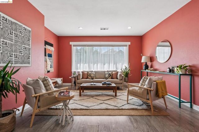 2010 Filbert, Oakland, CA 94607