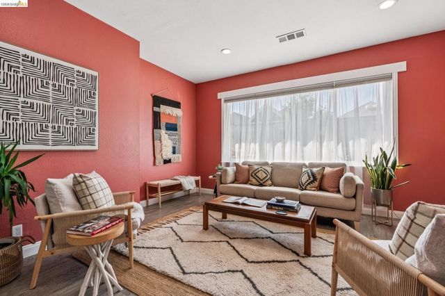 2010 Filbert, Oakland, CA 94607