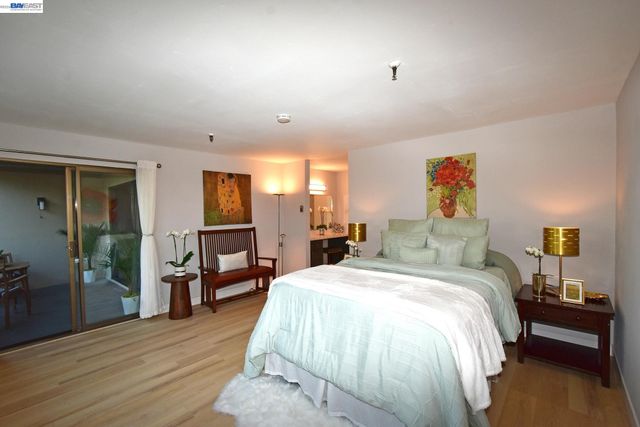 303 Adams St 109, Oakland, CA 94610