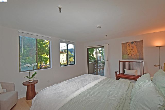 303 Adams St 109, Oakland, CA 94610
