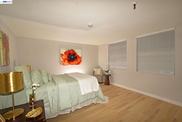 303 Adams St 109, Oakland, CA 94610