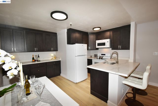 303 Adams St 109, Oakland, CA 94610