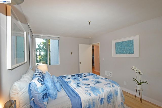 303 Adams St 109, Oakland, CA 94610