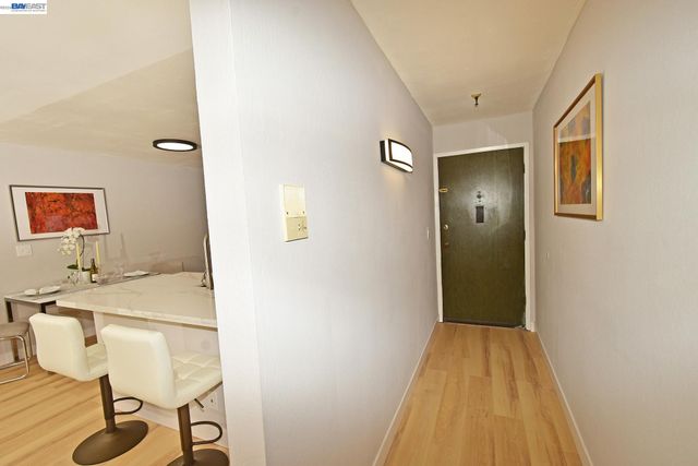 303 Adams St 109, Oakland, CA 94610