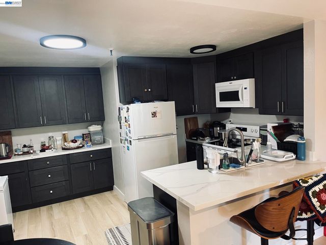 303 Adams St 109, Oakland, CA 94610