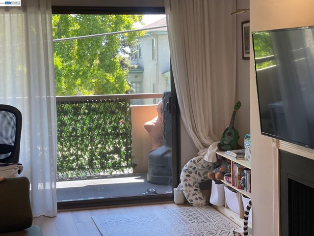 303 Adams St 109, Oakland, CA 94610