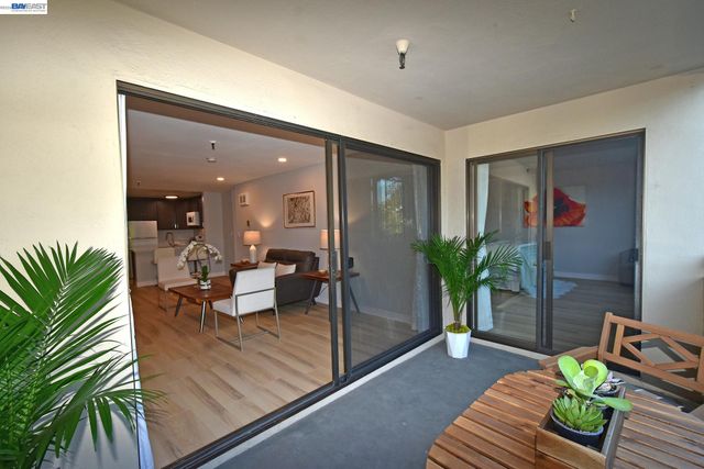 303 Adams St 109, Oakland, CA 94610