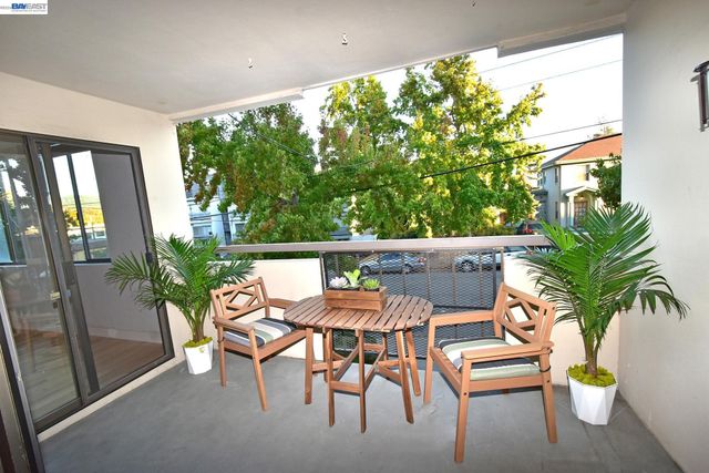 303 Adams St 109, Oakland, CA 94610