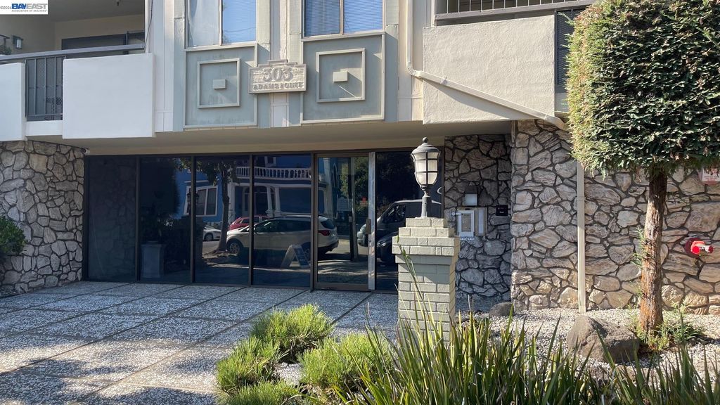 303 Adams St 109, Oakland, CA 94610