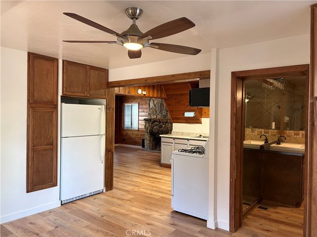 320 Sky View Lane, Crestline, CA 92325