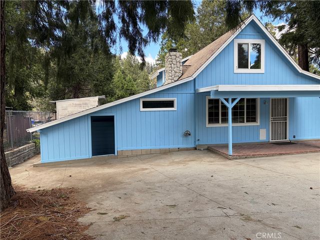 320 Sky View Lane, Crestline, CA 92325