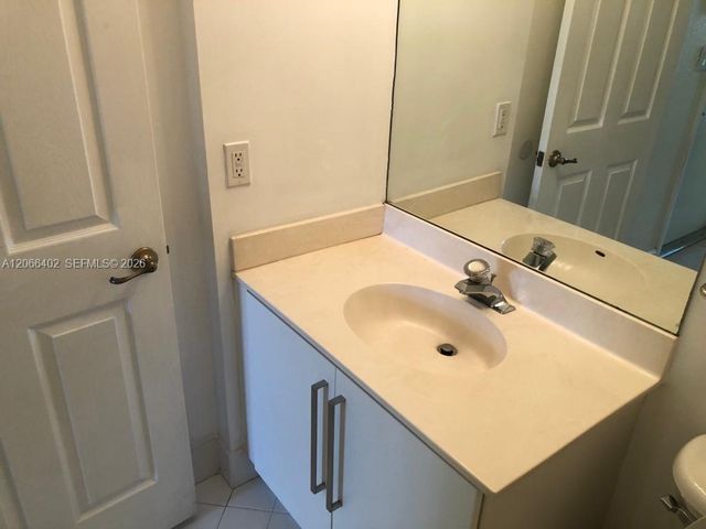 5598 NW 113th Avenue -, Doral, FL 33178