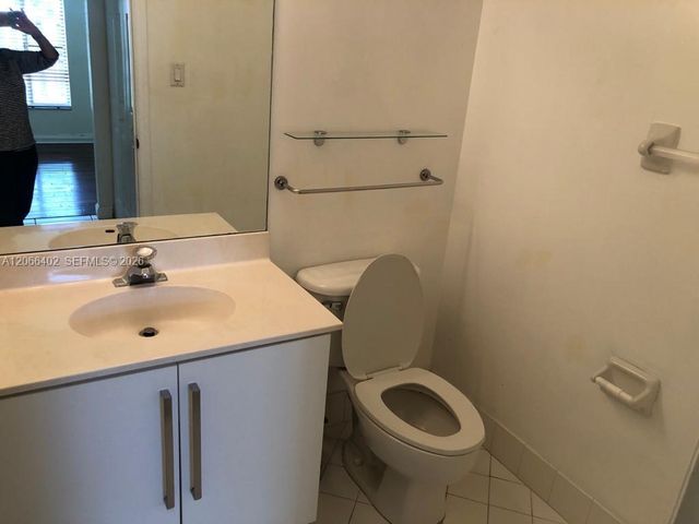 5598 NW 113th Avenue -, Doral, FL 33178