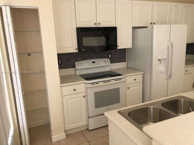 5598 NW 113th Avenue -, Doral, FL 33178