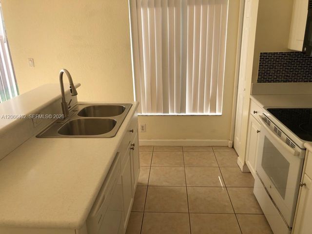 5598 NW 113th Avenue -, Doral, FL 33178