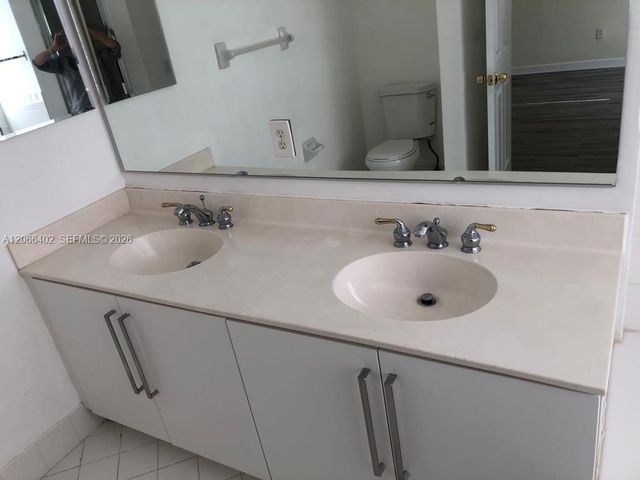 5598 NW 113th Avenue -, Doral, FL 33178