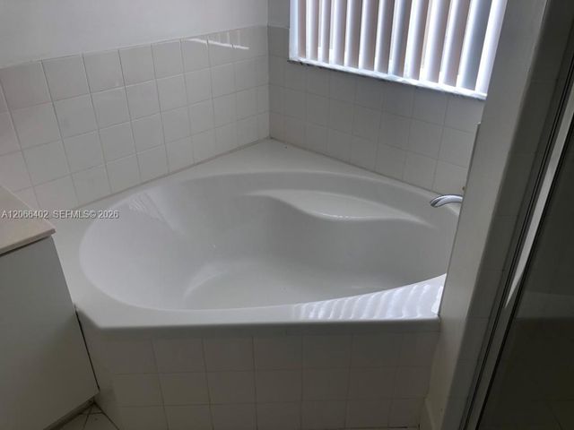 5598 NW 113th Avenue -, Doral, FL 33178