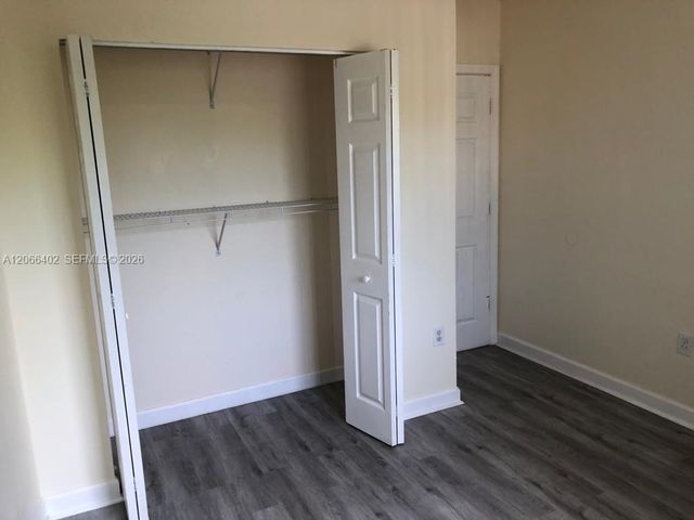 5598 NW 113th Avenue -, Doral, FL 33178