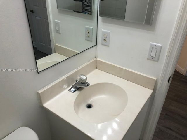 5598 NW 113th Avenue -, Doral, FL 33178