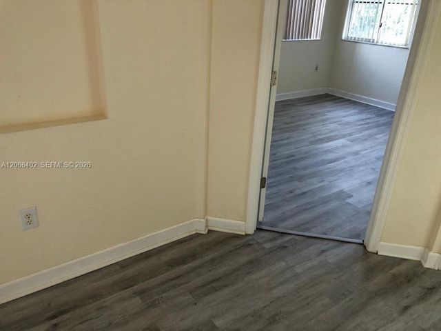 5598 NW 113th Avenue -, Doral, FL 33178