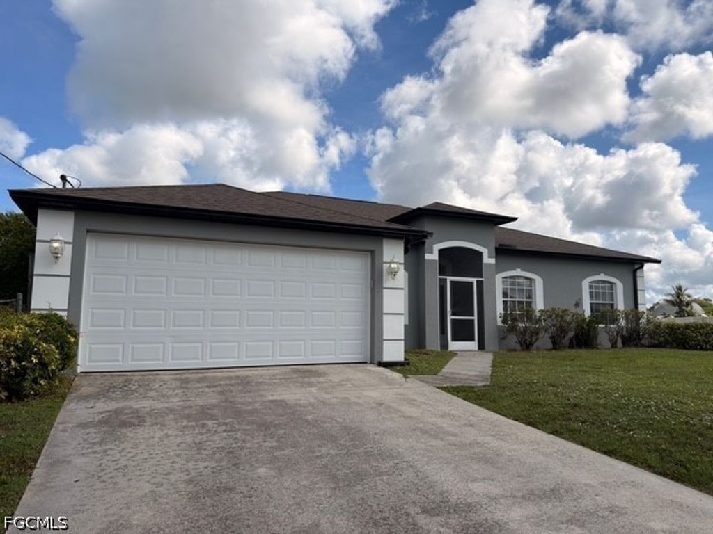 5548 Beauty ST, Lehigh Acres, FL 33971