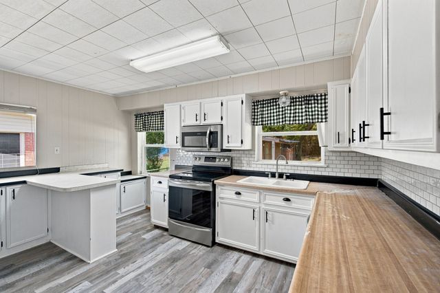 726 N Carrier Parkway, Grand Prairie, TX 75050
