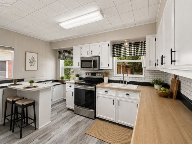 726 N Carrier Parkway, Grand Prairie, TX 75050