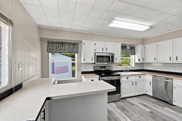 726 N Carrier Parkway, Grand Prairie, TX 75050