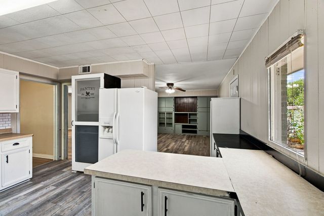 726 N Carrier Parkway, Grand Prairie, TX 75050