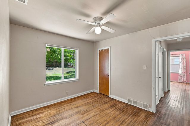 726 N Carrier Parkway, Grand Prairie, TX 75050