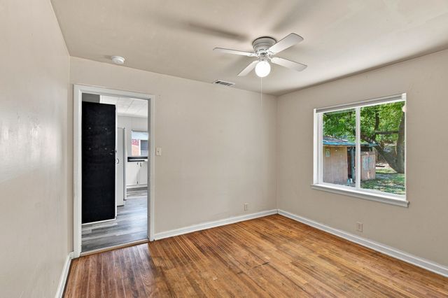 726 N Carrier Parkway, Grand Prairie, TX 75050