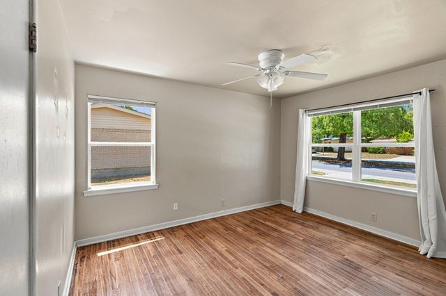 726 N Carrier Parkway, Grand Prairie, TX 75050