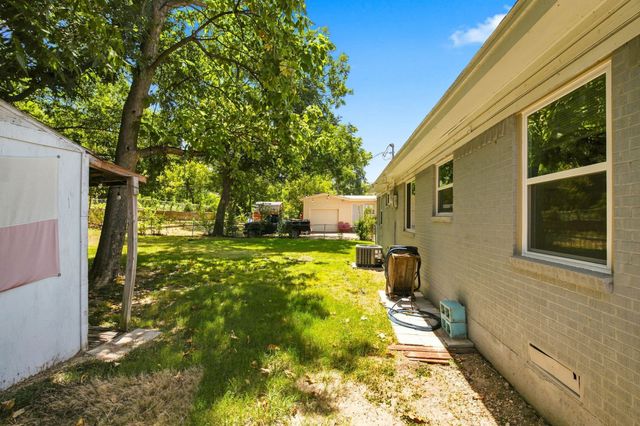 726 N Carrier Parkway, Grand Prairie, TX 75050
