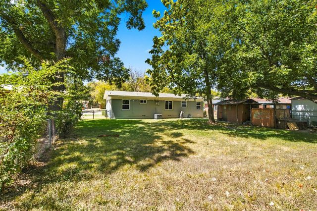 726 N Carrier Parkway, Grand Prairie, TX 75050