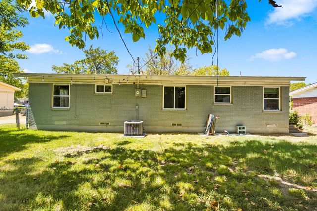 726 N Carrier Parkway, Grand Prairie, TX 75050