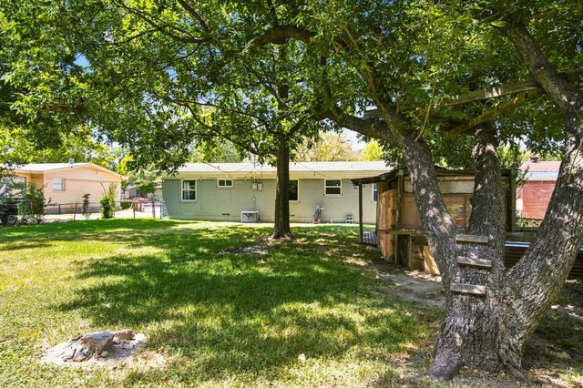 726 N Carrier Parkway, Grand Prairie, TX 75050