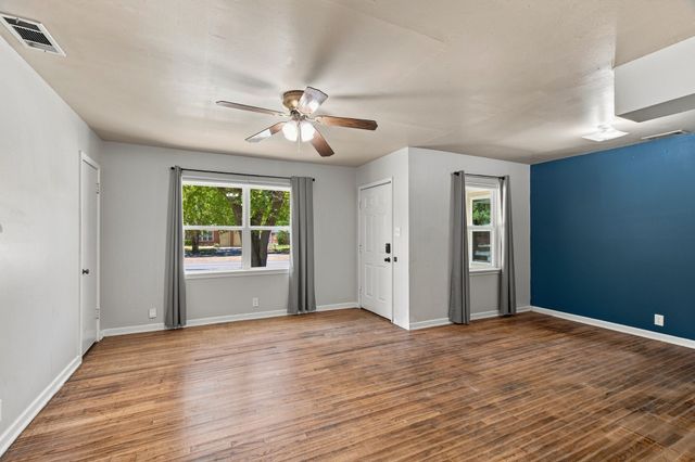 726 N Carrier Parkway, Grand Prairie, TX 75050