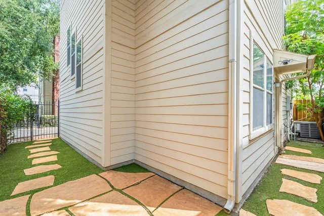 1010 Studer Street, Houston, TX 77007
