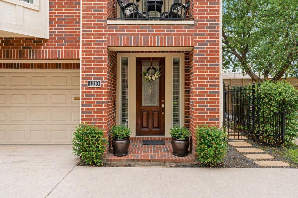 1010 Studer Street, Houston, TX 77007