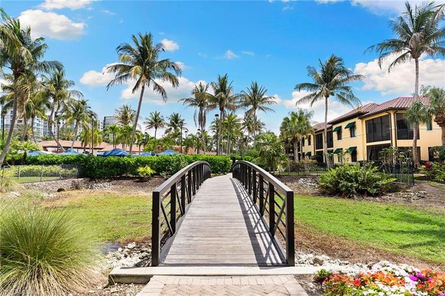 965 Sandpiper ST J204, Naples, FL 34102