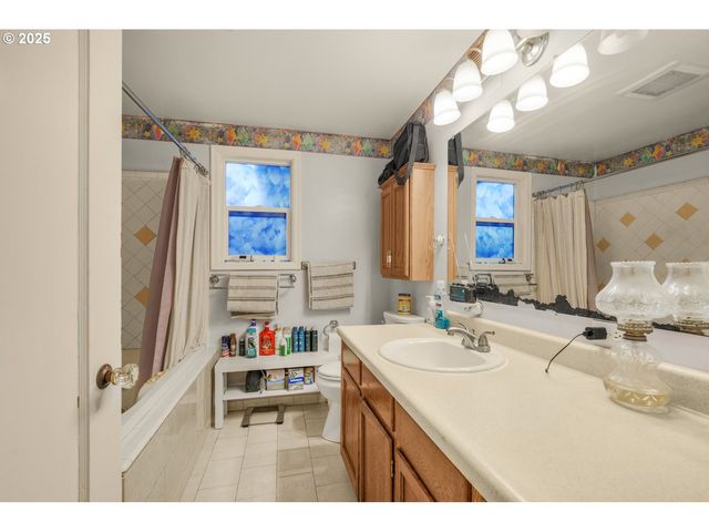 3700 Ne 53RD St, Vancouver, WA 98661