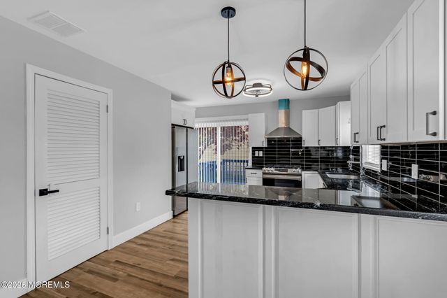 209 Ridge Avenue, Belford, NJ 07718