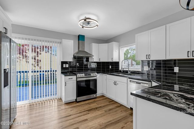 209 Ridge Avenue, Belford, NJ 07718
