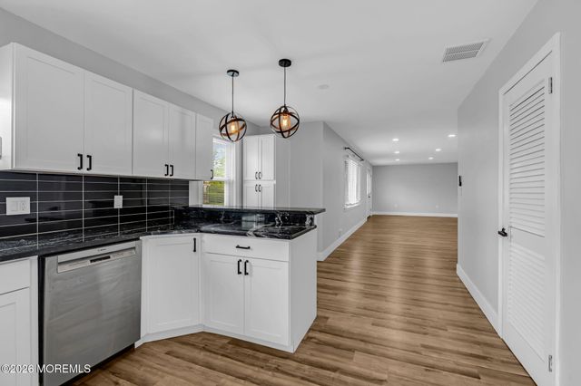 209 Ridge Avenue, Belford, NJ 07718