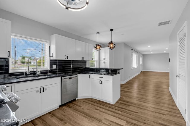 209 Ridge Avenue, Belford, NJ 07718