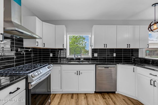 209 Ridge Avenue, Belford, NJ 07718