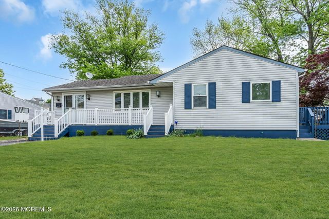 209 Ridge Avenue, Belford, NJ 07718