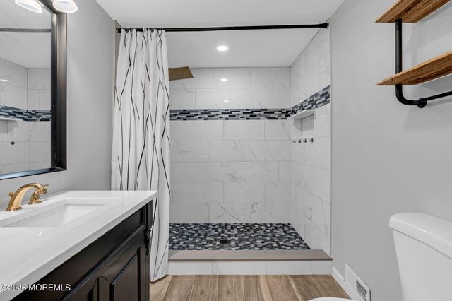 209 Ridge Avenue, Belford, NJ 07718