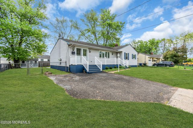 209 Ridge Avenue, Belford, NJ 07718