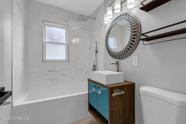 209 Ridge Avenue, Belford, NJ 07718